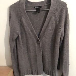 Gray knitted sweater one button